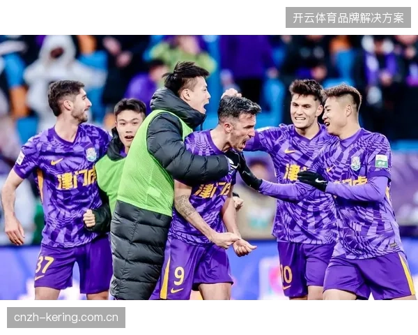 前海港冠军后腰如萨转会成都蓉城后，其出色的抢断和拦截能力显著增强了半程冠军的防守硬度